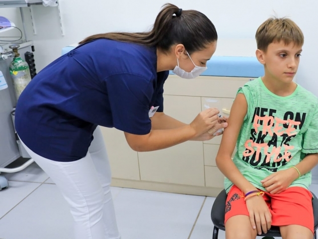 Secretaria de Saúde vacina mais de 500 crianças contra dengue no último sábado