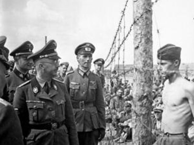 É a primeira vez que um chanceler alemão visita o campo de Dachau