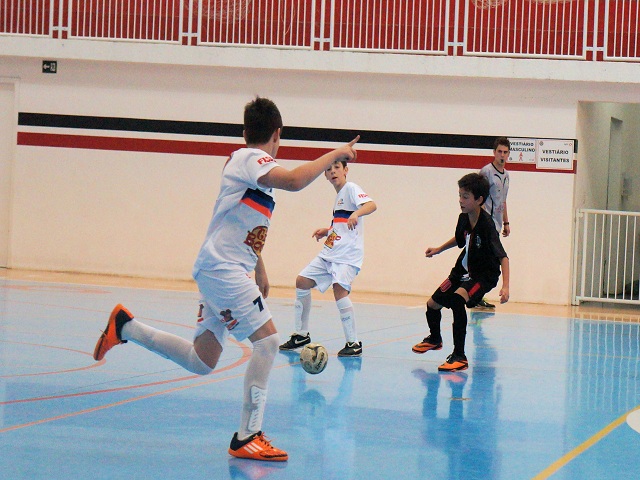 Equipes Renovação e Clube 9 de Julho jogando pela categoria Sub13 da competição