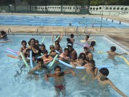 Professores e alunos do Garoçá desfrutam das piscinas do CAE do Pontal da Cruz