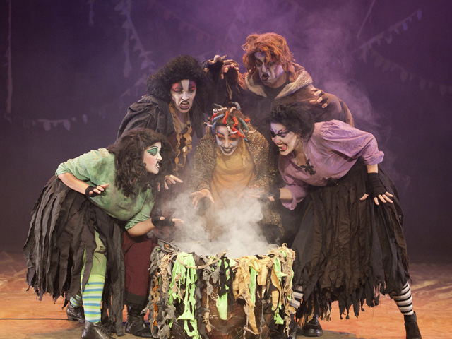 Dia 2 de maio chega ao Teatro Amil a Bruxinha que Era Boa, espetáculo que traz ao palco o universo de feiticeiras cheio de magia e diversão.