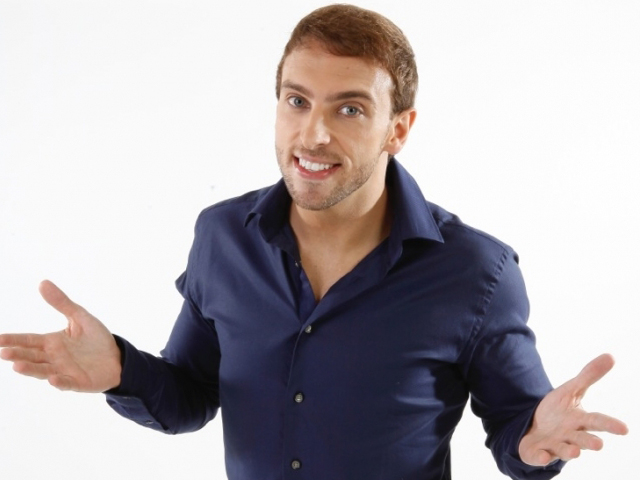 Léo Lins traz a Salto o stand up Piadas Secretas