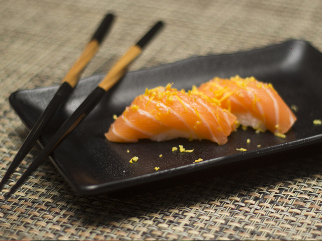 okonomi trufado de salmão 