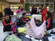 Alunos do SESI coletam quase 900 peças para a Campanha do Agasalho 