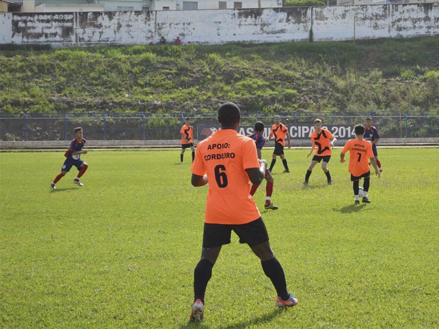 As outras partidas da primeira fase acontecem no domingo, dia 19