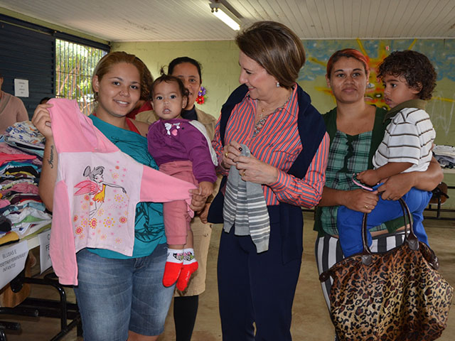 No total, foram distribuídos em torno de 800 itens