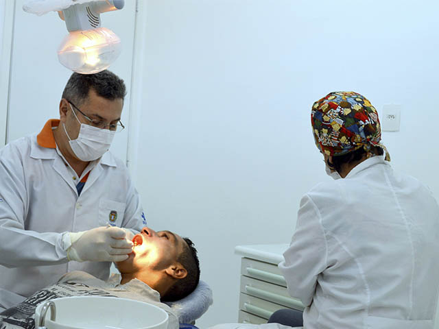 Além destes locais, a Prefeitura disponibiliza um odontologista que atende os alunos da Associação Humanidade