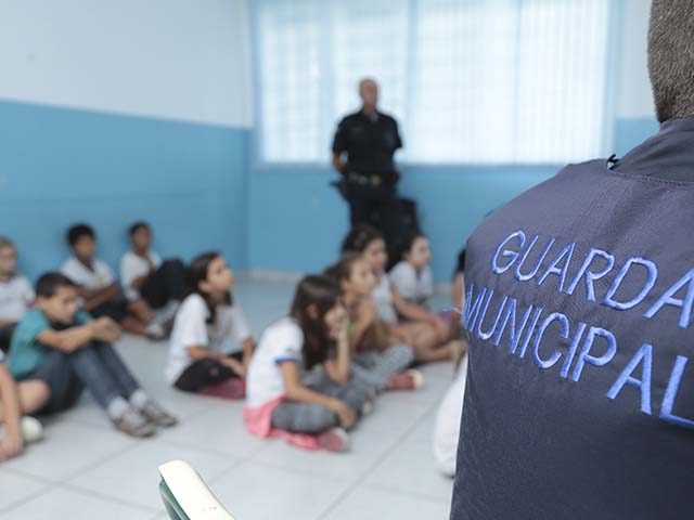 Cerca de 400 alunos do 4º ano do Ensino Fundamental assistiram às palestras