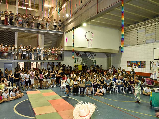Aberto ao público, evento reúne apresentações de dança, música, teatro e poesia. 