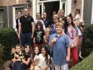 Na Georgia, brasileiros criam rede de apoio e acolhem mais de 300 pessoas