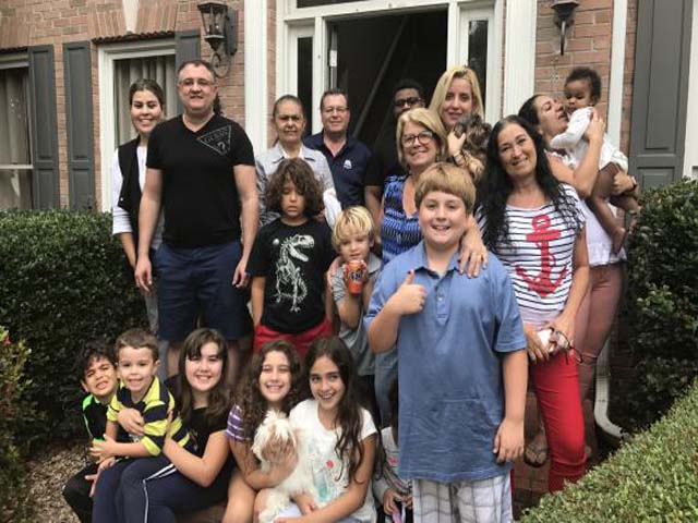 Anfitriões solidários e hóspedes se conheceram por causa do furacão Irma