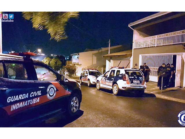 De acordo com informações do boletim de ocorrência havia uma saveiro de cor branca dando cobertura para os bandidos