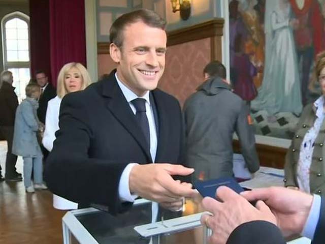 Na França, projeções indicam que o partido de Marine Le Pen ficou em 1º lugar: uma derrota para o presidente Emmanuel Macron 
