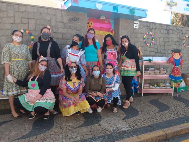 Professoras e funcionárias da Escola Pincelito