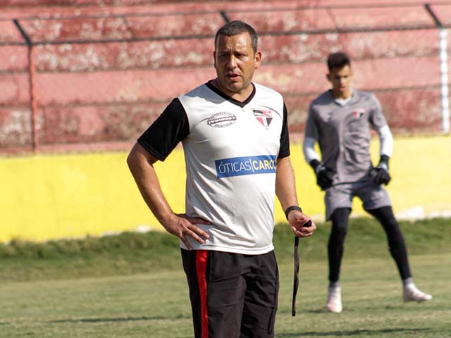 Cabral conquistou no comando do Primavera duas vitórias, três derrotas e três empates.