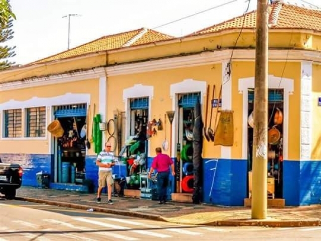 Armazém Martinhão é conhecido na cidade por oferecer uma variedade de produtos, de diversas áreas 