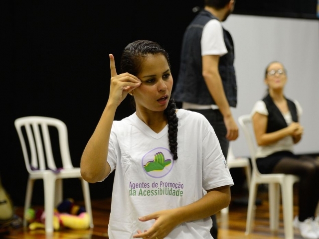 Brasil tem quase 10 milhões de pessoas com deficiência auditiva