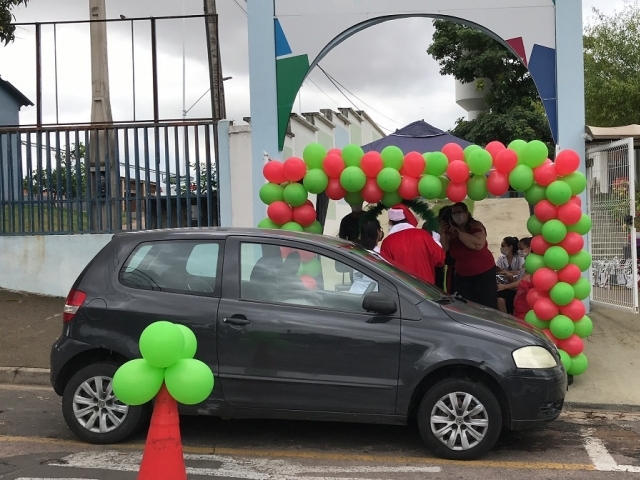 Ação arrecadou outros brinquedos que serão doados em janeiro, no retorno das terapias  
