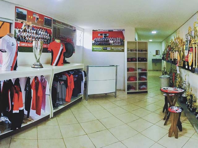 Interior da loja inaugurada pelo Primavera para a venda de produtos ligados ao clube