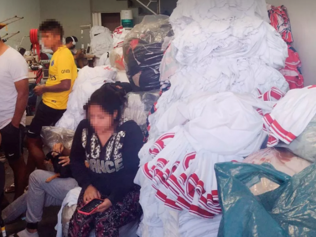 Bolivianos são encontrados em condições precárias em oficina de costura de Indaiatuba