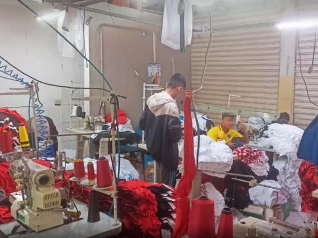 Bolivianos são encontrados em condições precárias em oficina de costura de Indaiatuba