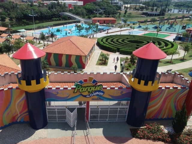 Para usar as piscinas é necessário agendar a visita; horário de funcionamento é de quarta-feira a domingo