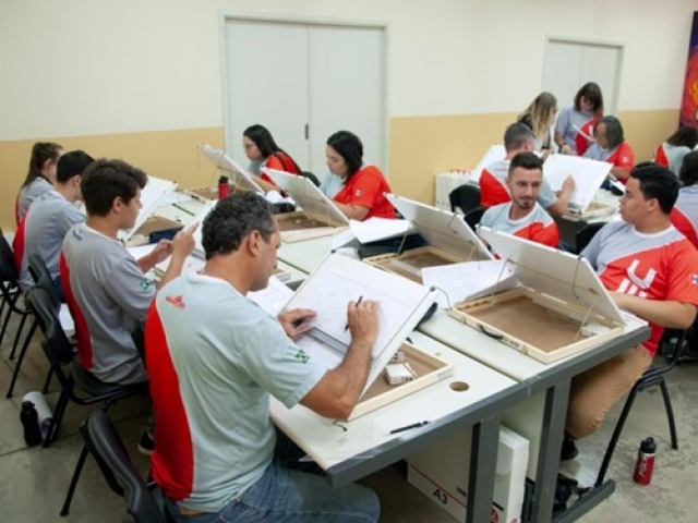 Processo seletivo da Fiec oferece 240 vagas em seis opções de cursos técnicos gratuitos