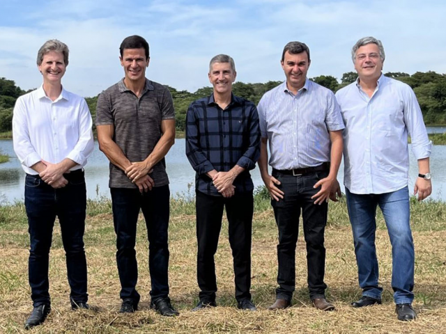 Na foto da direita para esquerda: o prefeito de Salto, Laerte Sonsin Júnior; o Deputado Estadual Rogério Nogueira; o prefeito de Cabreúva, Antônio Carlos Mangini, prefeito de Indaiatuba, Nilson Gaspar