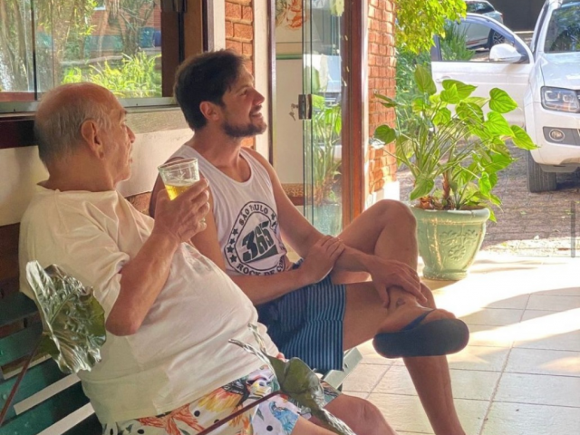 Atores Lima Duarte e Sérgio Guizé são vizinhos