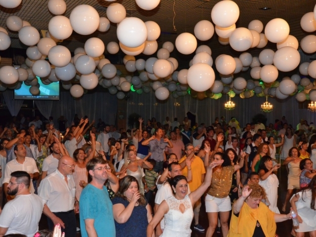 Festa terá espumante, cerveja, refrigerante, água tônica e mineral à vontade