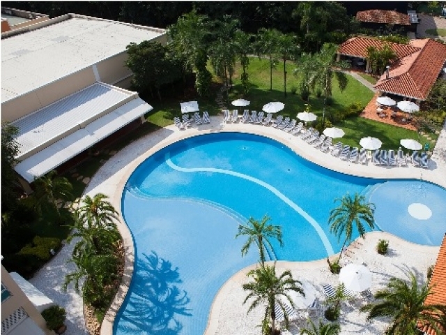 Almoço com churrasco na piscina faz parte do pacote de Reveillon