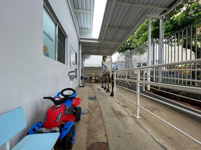 Duas unidades escolares da Rede Municipal de Ensino iniciaram obras de reforma no mês de janeiro. A Creche Professora Lucia Steffen vai receber um parque infantil e a Emeb (Escola Municipal de Educaçã