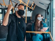 Estado de SP retira obrigatoriedade do uso de máscara no transporte público