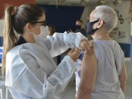 Saúde aplica vacina bivalente contra Covid-19 sábado no Hospital Dia para convocados
