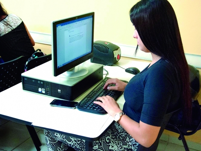 Aulas de Informática Básica são realizadas em cinco polos da cidade