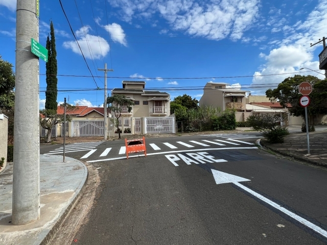 Rua Nicanor Francisco ficou de mão única entre rua Ivan Roberto Canavezi e a rua Hermínio Steffen