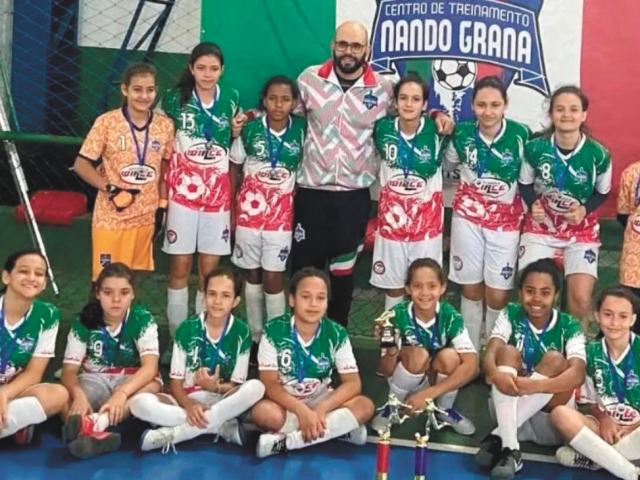 Equipes do sub-12 e sub-14 vice campeãs da taça Vinhedo de futsal 