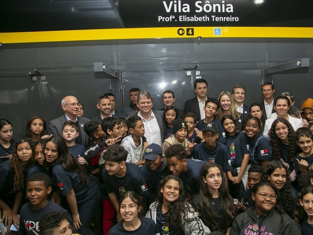 Homenagem à educadora vítima do ataque à escola estadual Thomazia Montoro é resultado da mobilização de alunos e professores