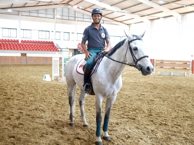Atual campeão permanece na cidade ministrando cursos até a sua próxima competição nos EUA