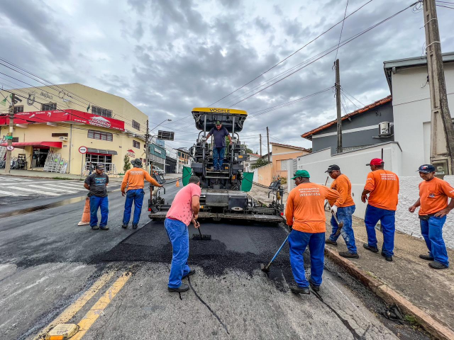 Trabalhos se concentram na Rua dos Indaiás, entre ruas Eurico Primo Venturini e rua Cristina Von Zuben