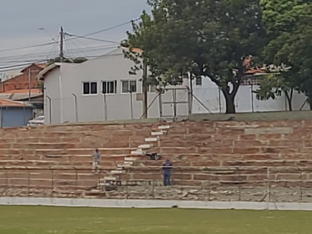 Arquibancada do campo passa por melhorias 
