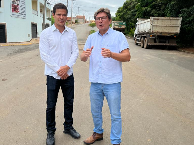 Deputado Estadual Rogério Nogueira e o prefeito de Elias Fausto, Maurício Baroni