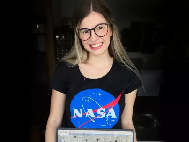Verena depois da confirmação da descoberta do primeiro asteroide, em 2020