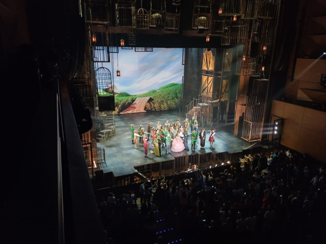 Musical aborda histórias não contadas das bruxas de Oz, em referência ao filme de 1939