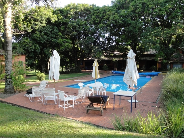 Na fazenda há ainda produção artesanal de mel, pães, queijo e doces. Animais também são bem vindos.