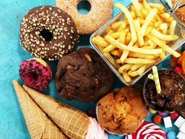 Refrigerantes, salgadinhos e chocolates são considerados alimentos ultraprocessados