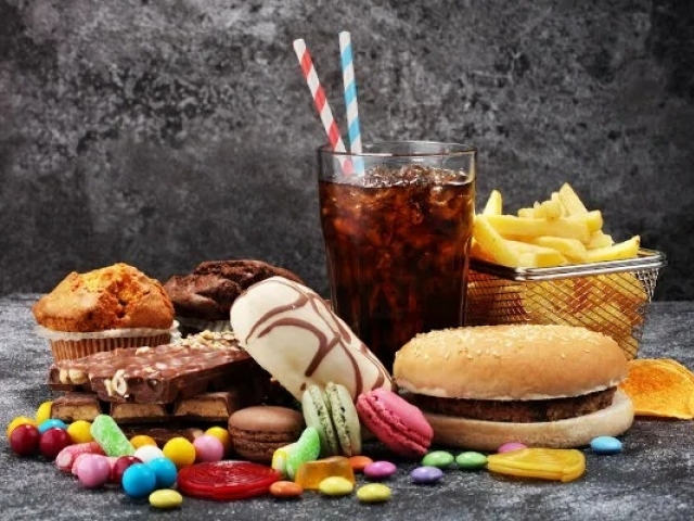 Refrigerantes, salgadinhos e chocolates são considerados alimentos ultraprocessados