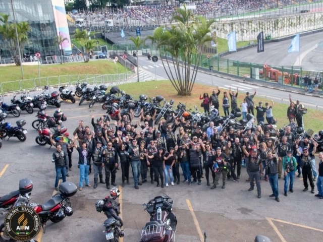 Atualmente, 50 motociclistas fazem parte diretamente do projeto