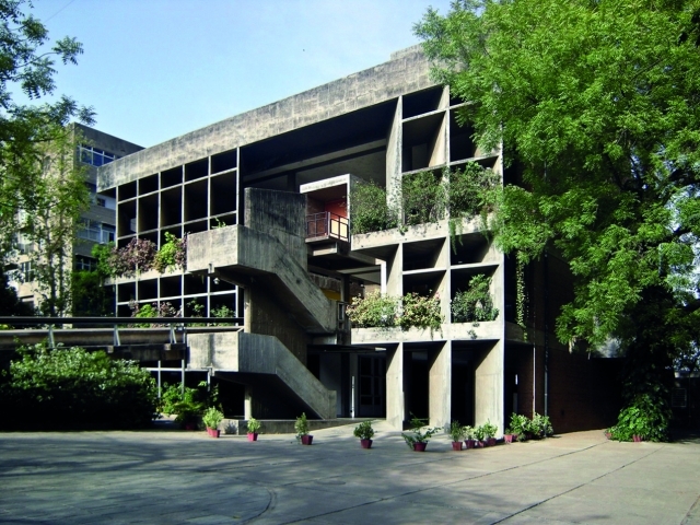 Concreto aparente é o matMill Owners’ Association Building/ Motaleb Architektenerial mais utilizado na construção civil devido à sua durabilidade, impermeabilidade e alta resistência