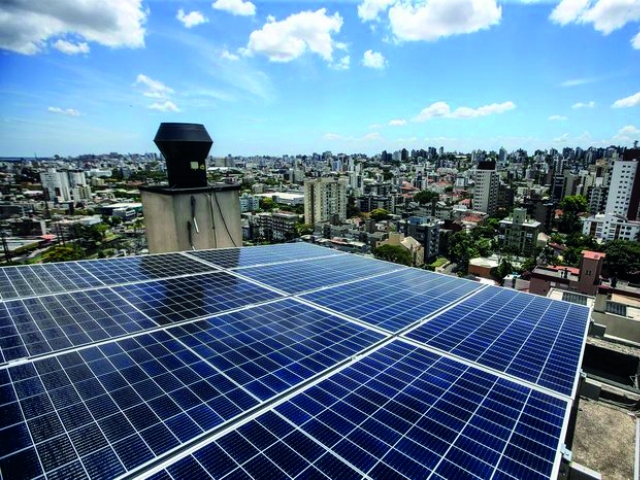 Em 2021, o Brasil ultrapassou a marca histórica de 10 gigawatts (GW) de potência operacional da fonte solar fotovoltaica